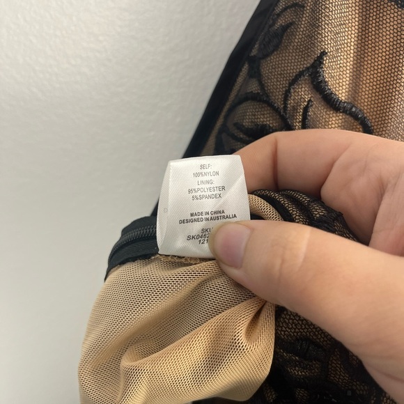 Meshki two piece  Xena Floral Embroidered crop top and skirt set size large - Picture 14 of 14